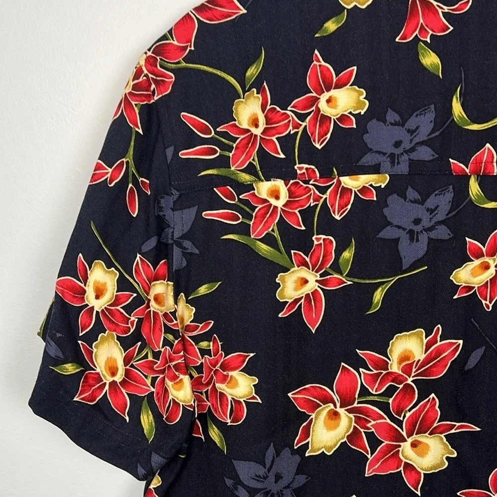Island Traders large button down tropical Hawaiian women’s wood button top